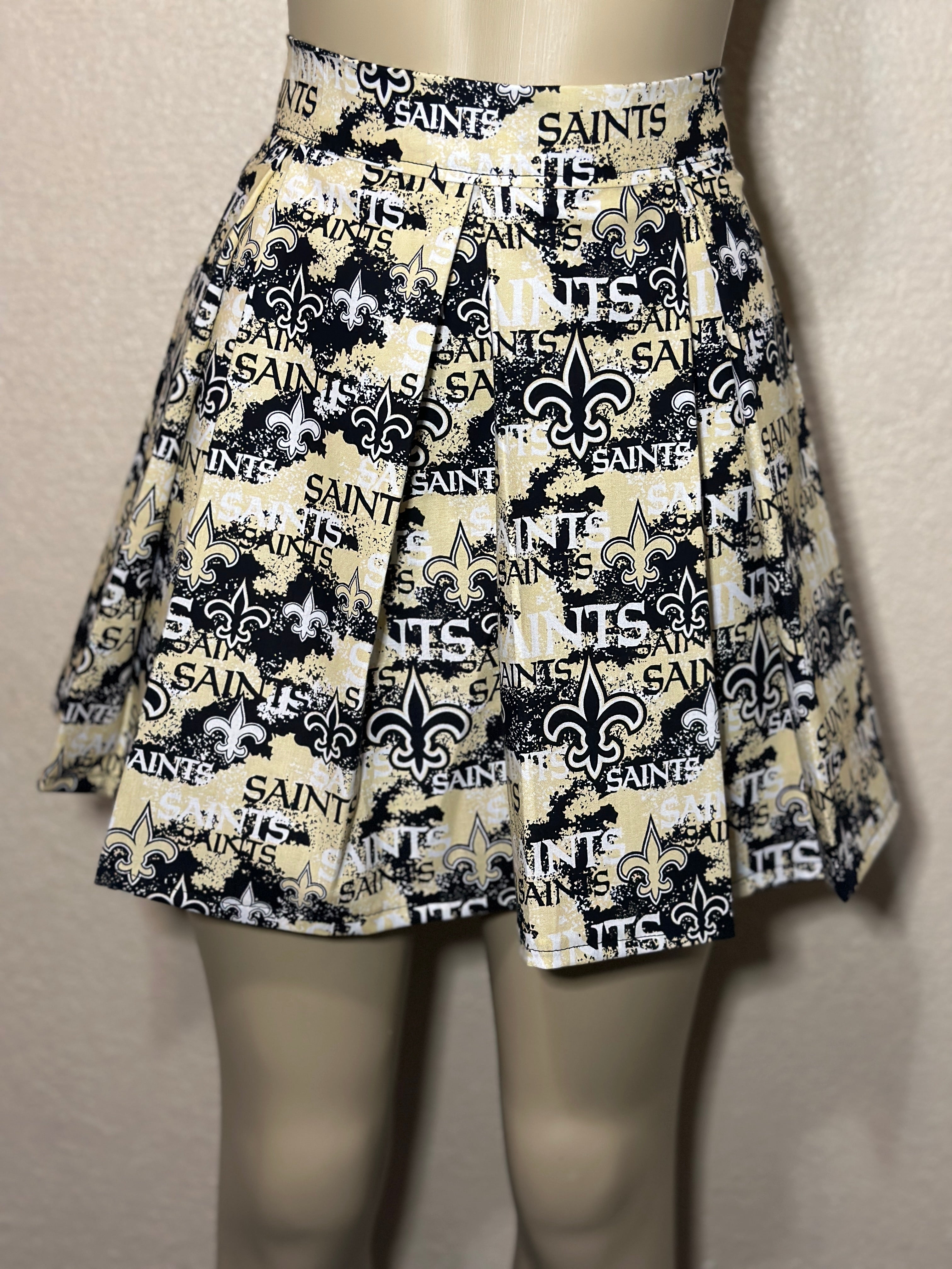 2. Saints Box Pleated Skirt – Joshe On The Fit